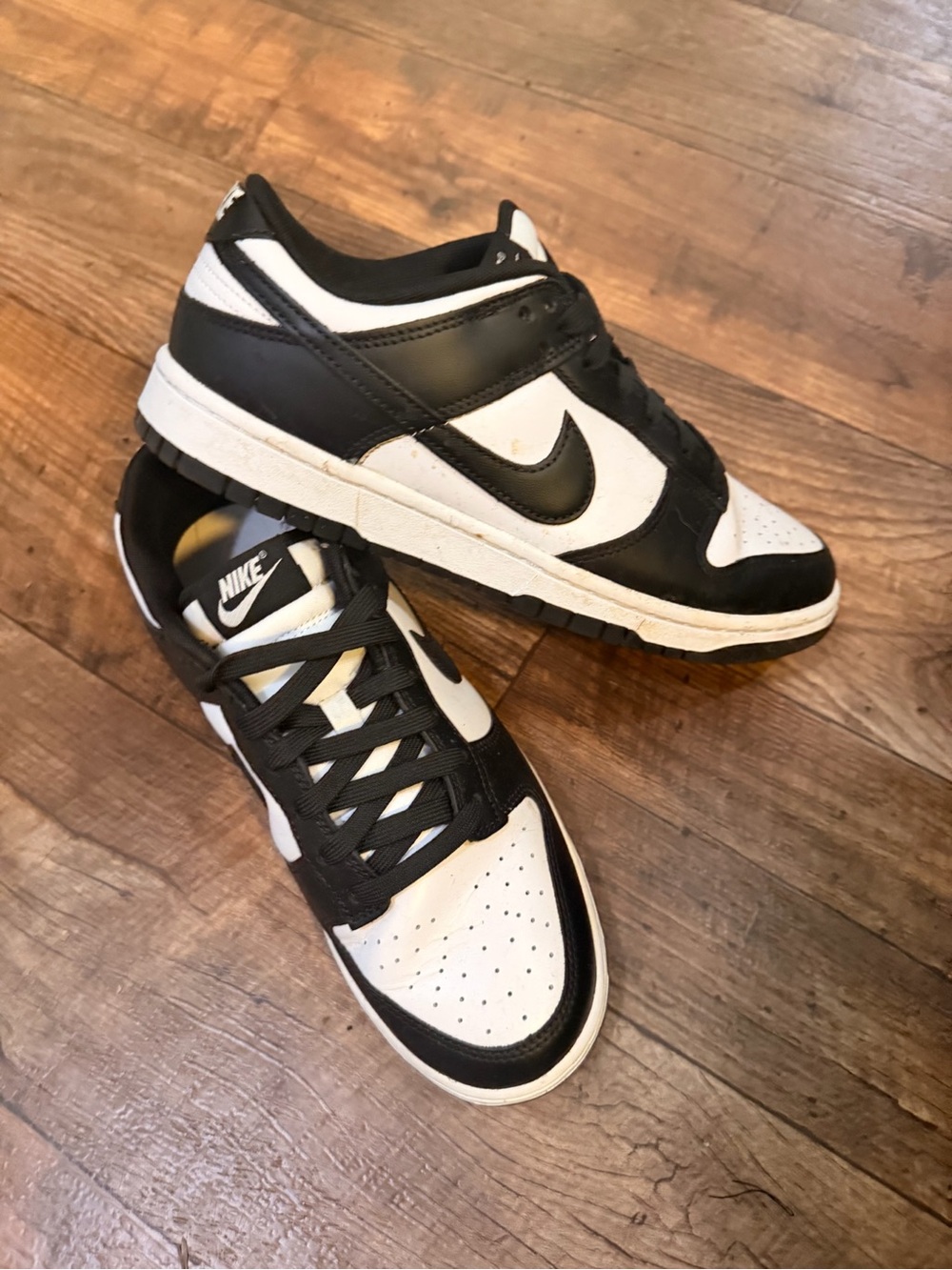 Nike Black and White Men’s Low-Top Sneakers